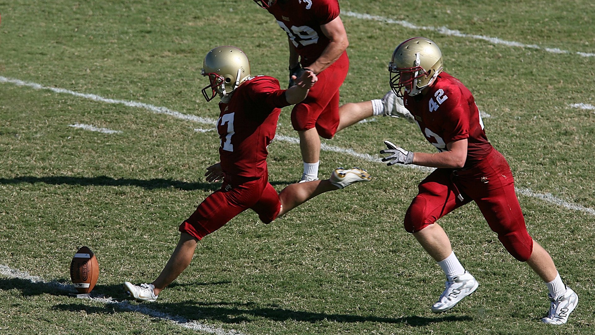 亚历克斯·格林伍德凭借全面的防守技巧,为袋鼠队建立坚实后防